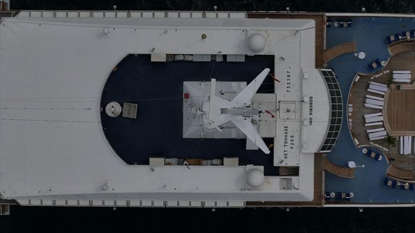 Quels sont les hébergements en Andalousie avec des cours de danse flamenco et des visites de bodegas?