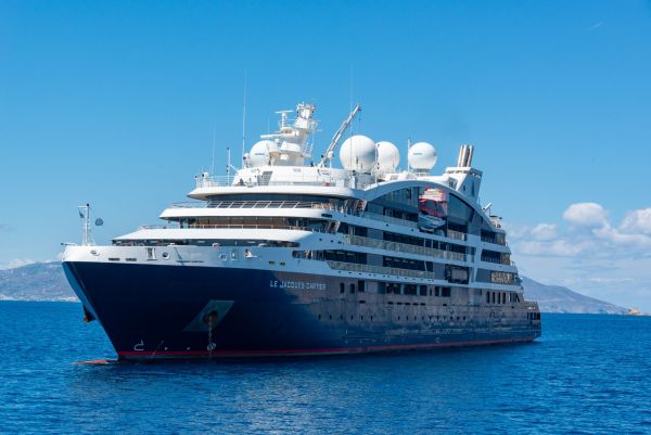 Comment organiser une croisière pour suivre les routes des vins en France?